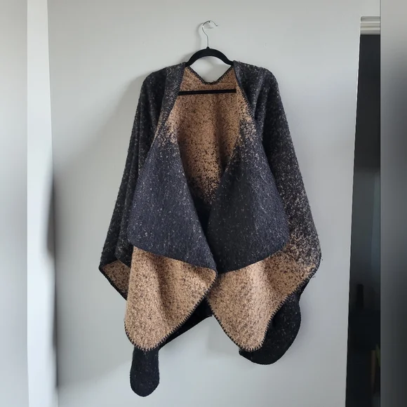 Fuzzy Ombre Reversible Tan Black Blanket Shall Poncho - Picture 3 of 4